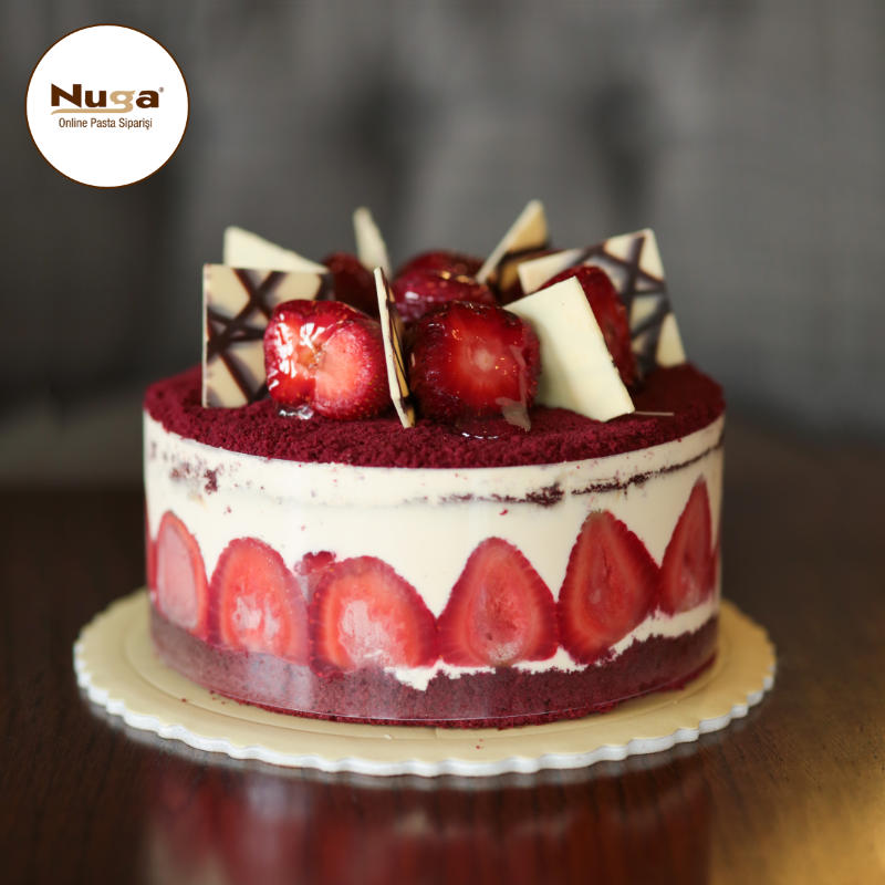 Çilekli Velvet Pasta