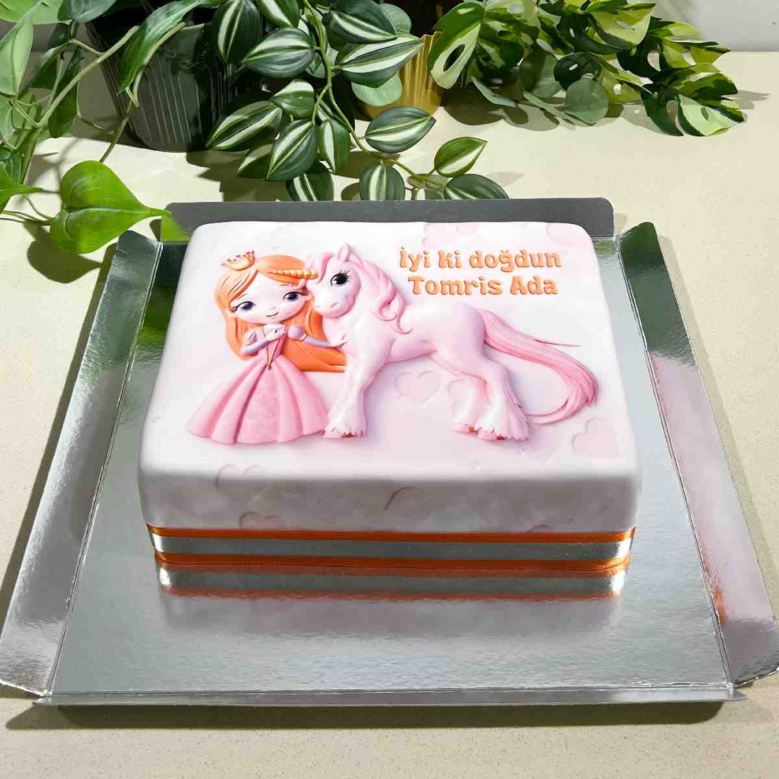 Prenses ve Unicorn Pastası