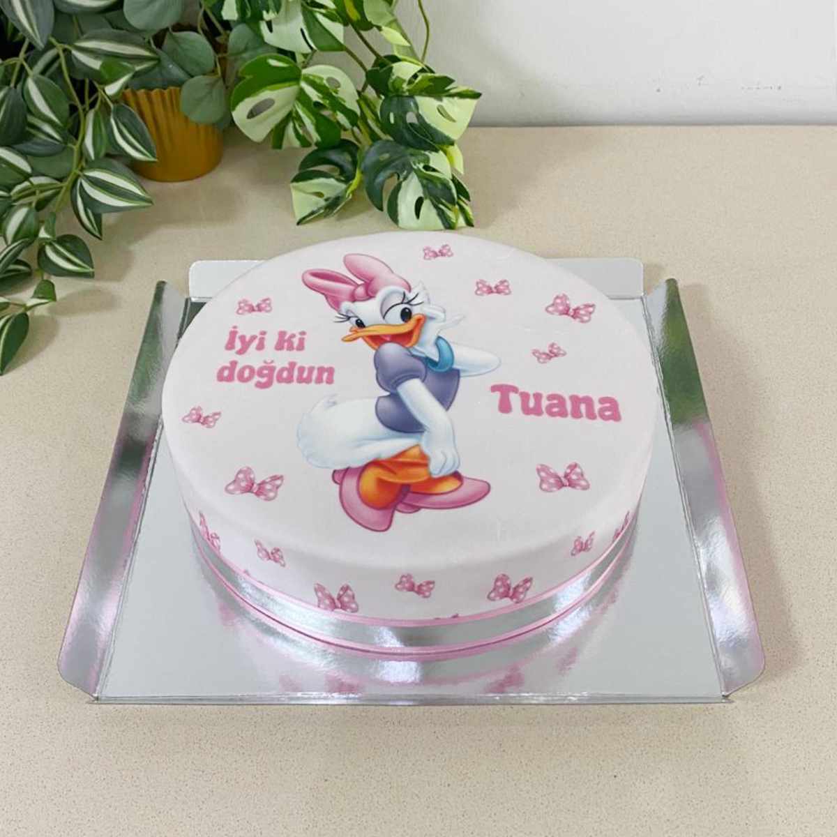 Daisy Duck Temalı Pasta