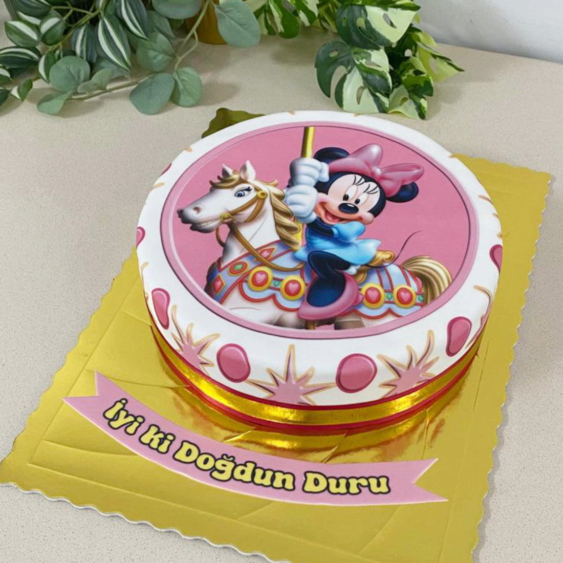 Minnie mouse ve atlı karınca pasta
